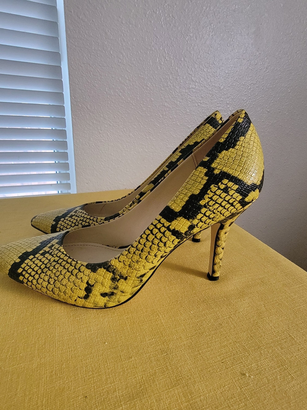 Nine West Yellow Snake-Print Pumps Size 7.5